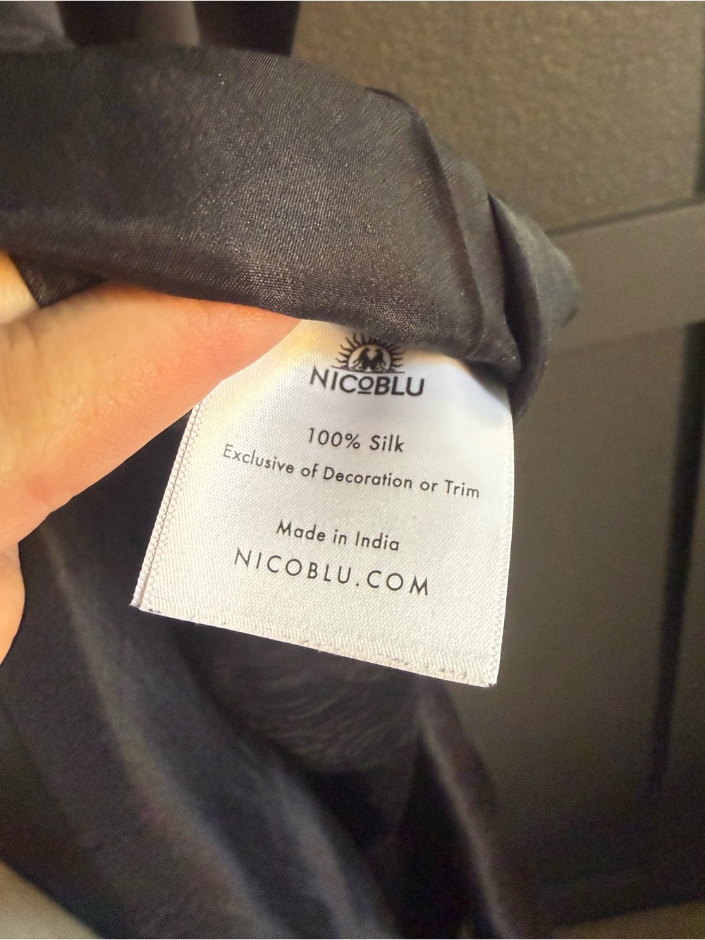 NICOBLU • CAMELLIA BELTED SILK KAFTAN dress - medium navy floral vacation luxe - Picture 13 of 14